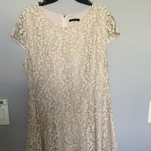 Tommy Hilfiger ladies dress size 18, color tan and pink
